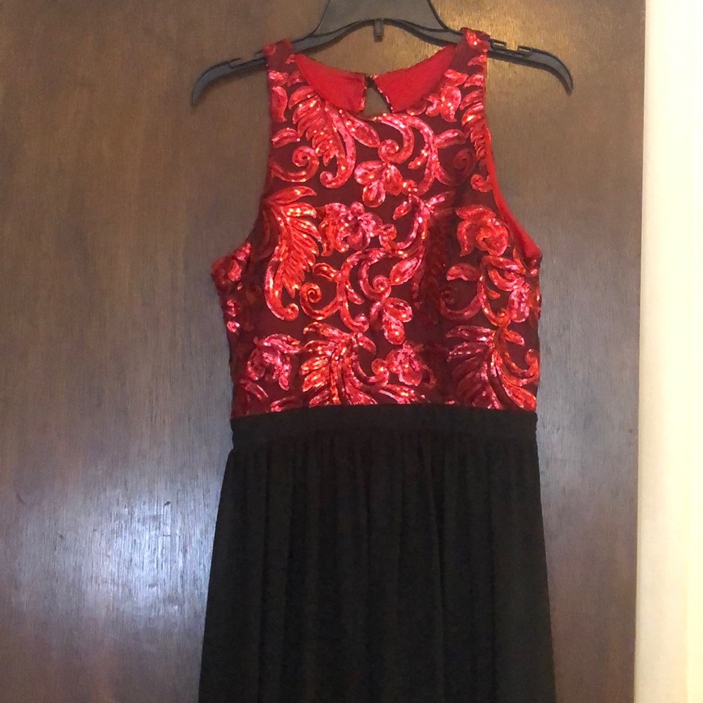 Red and Black Sequined Evening Gown - Picture 2 of 4